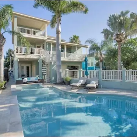 Breathtaking Sunset Views & Minutes To The Beach!